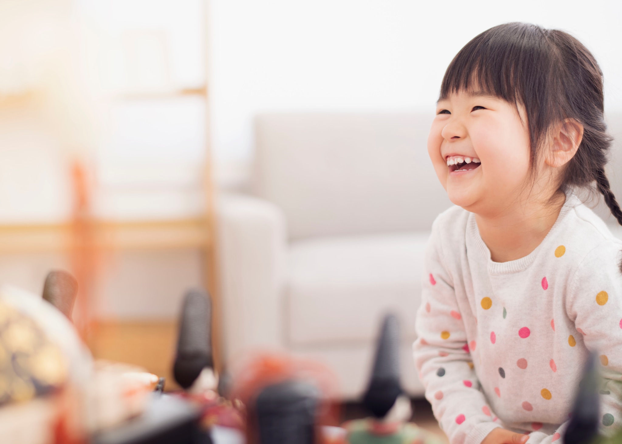 本格品質のひな人形。高級西陣織や博多織の衣装が特徴です。