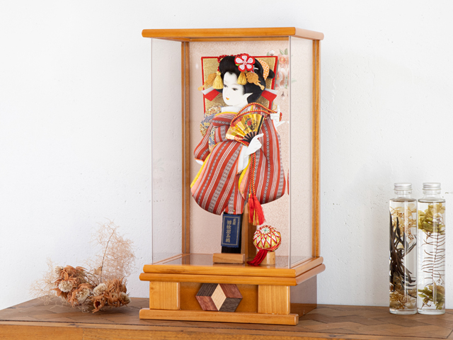 ぐっとモダンに古くて新しい！博多織の老舗の羽子板飾り｜人形の松屋 